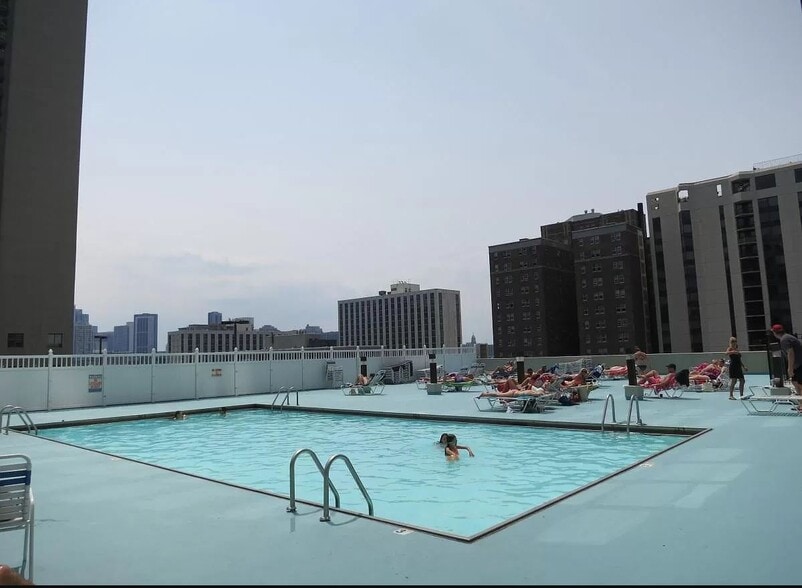 Swimming Pool - 1122 N Clark St
