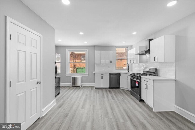 Building Photo - 5517 Ridgewood St
