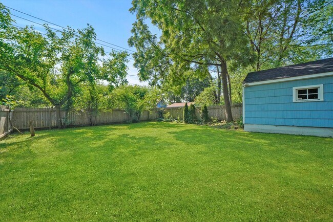 Building Photo - Charming Ranch-Style Home with New Windows...