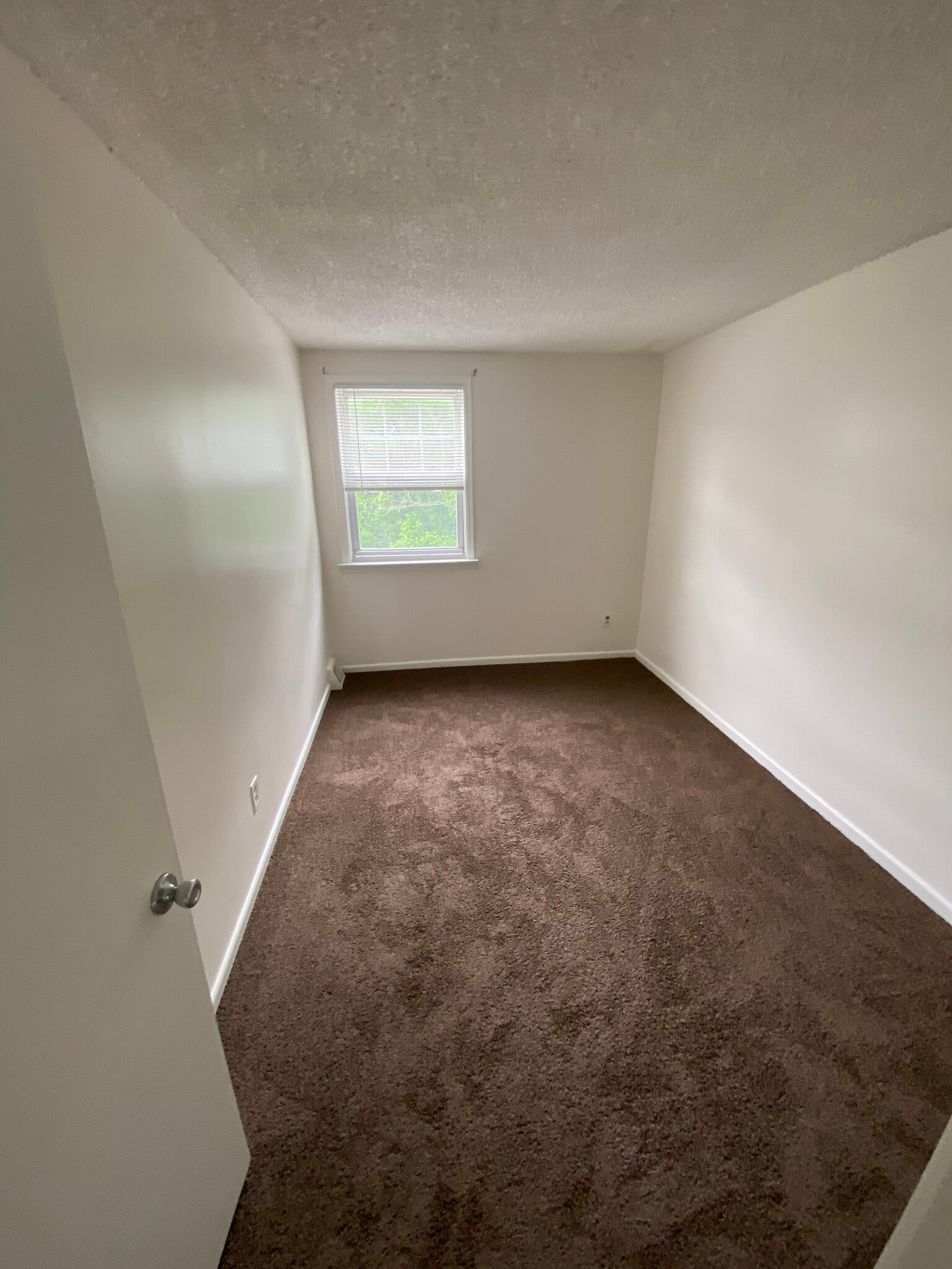 Building Photo - 637 Willow Way