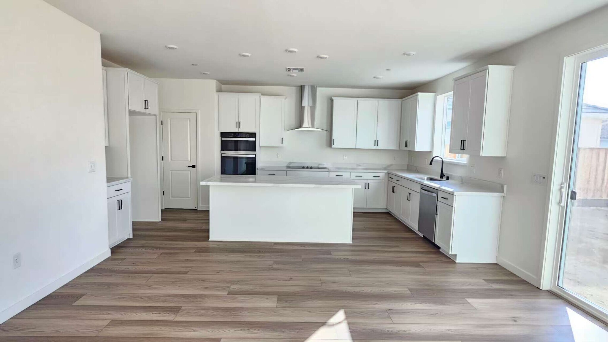 Building Photo - 10287 Garmont Way