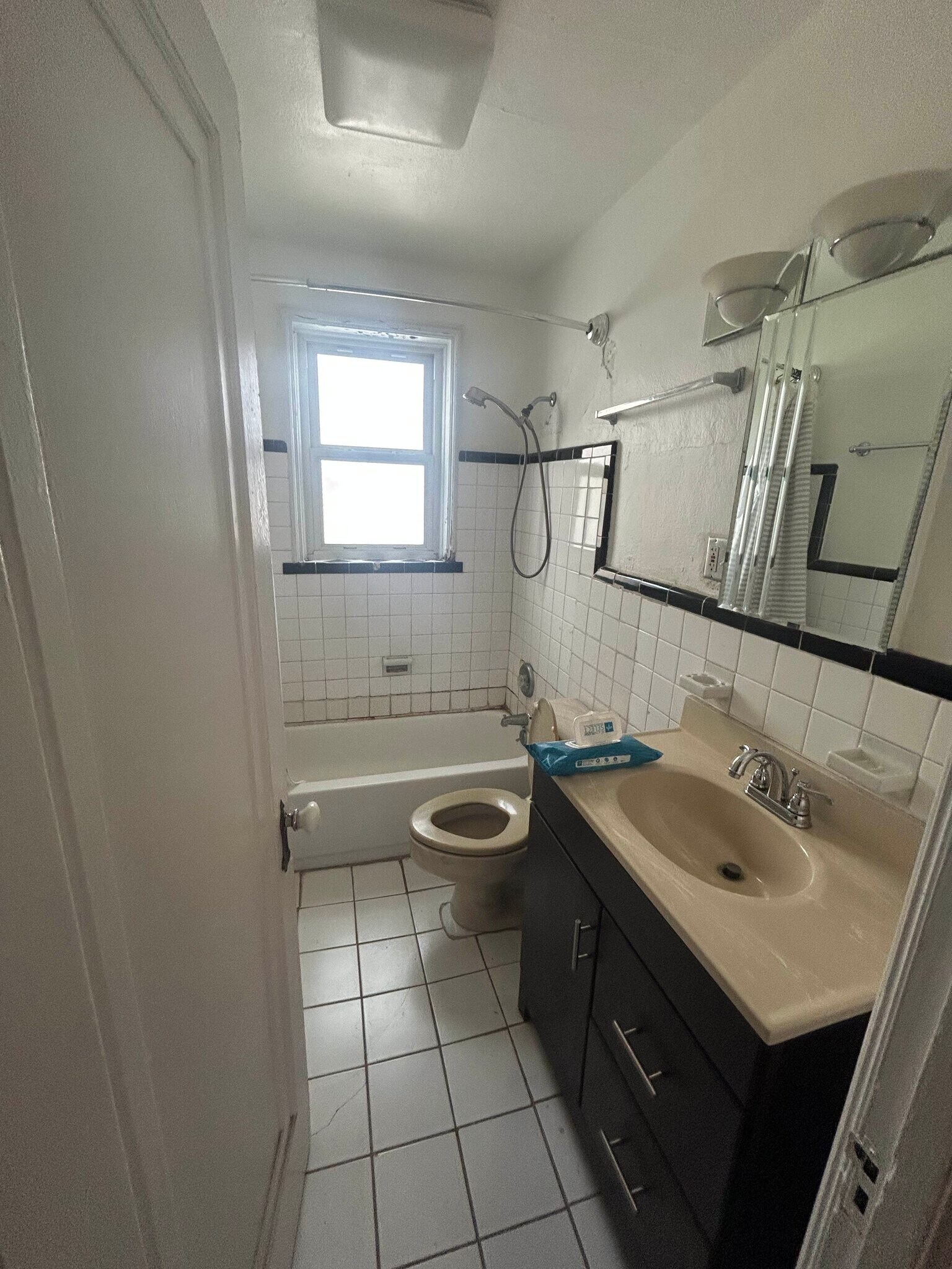 Building Photo - 2218 Farrar St