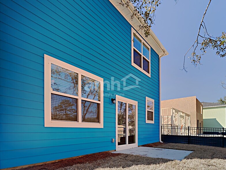 Building Photo - 1825 Produce Ln