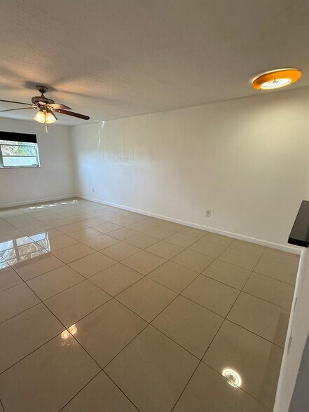 Building Photo - 2510 SW 81st Ave