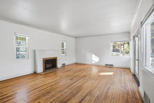 Building Photo - 1503 S SE Blvd