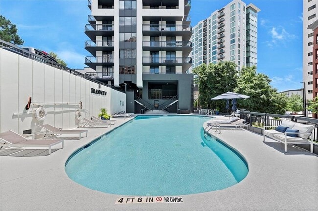 Building Photo - 3481 Lakeside Dr NE