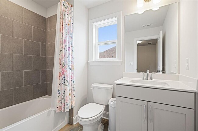 Building Photo - 5394 Pebblebrook Ln SE