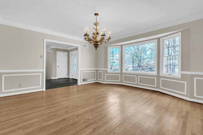 Building Photo - 8616 Chateau Dr