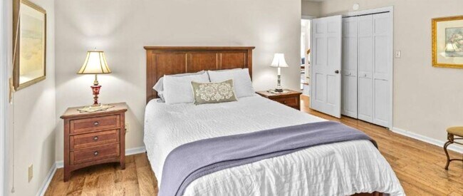 Building Photo - FUlly Furnished Waterfront Home 50' Dock Protected Inlet- 3BR/2BA Marina Community New Bern