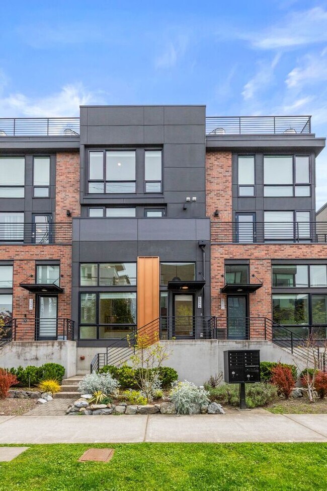 Building Photo - ULTRA-MODERN Townhome w/AC and Views in the Heart of Eastlake!