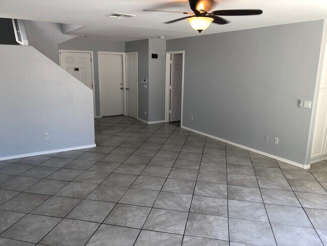 Building Photo - 11818 W Sunnyside Dr