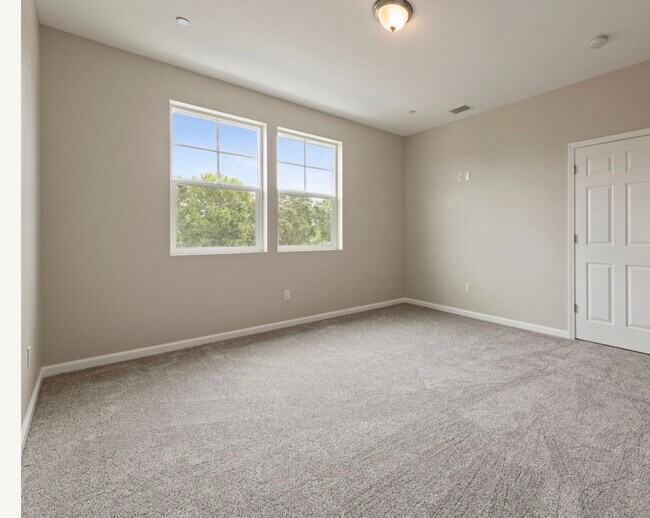 Building Photo - 2253 Vanderford Dr