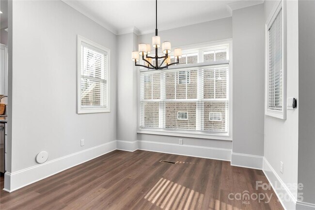 Building Photo - 805 Naples Dr