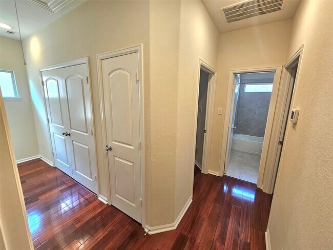 Building Photo - 9610 Knights Station Dr