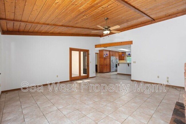 Building Photo - 4000 James Dr