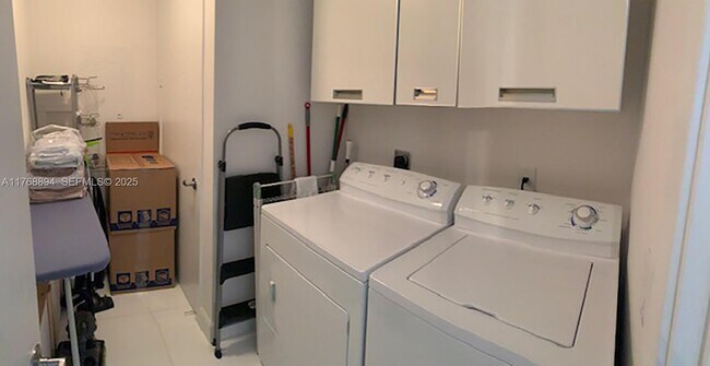 Building Photo - 18201 Collins Ave