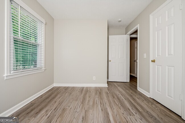 Building Photo - 188 Bridgewood Dr SE