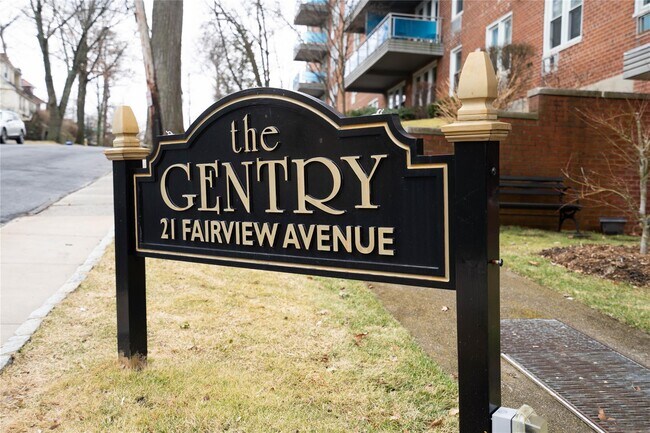 Primary Photo - 21 Fairview Ave