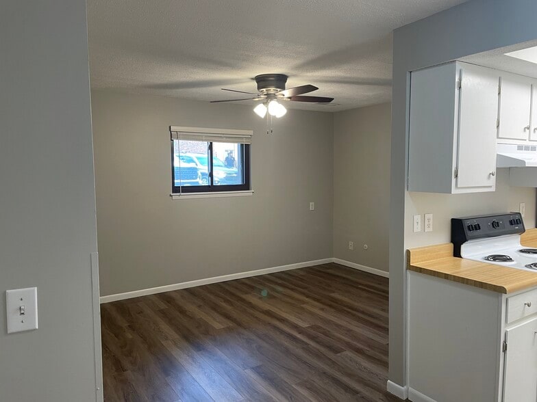 Building Photo - 441 Woodside Trail