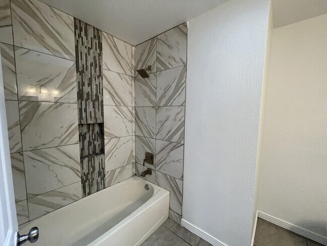 Building Photo - 11815 David Forti Dr