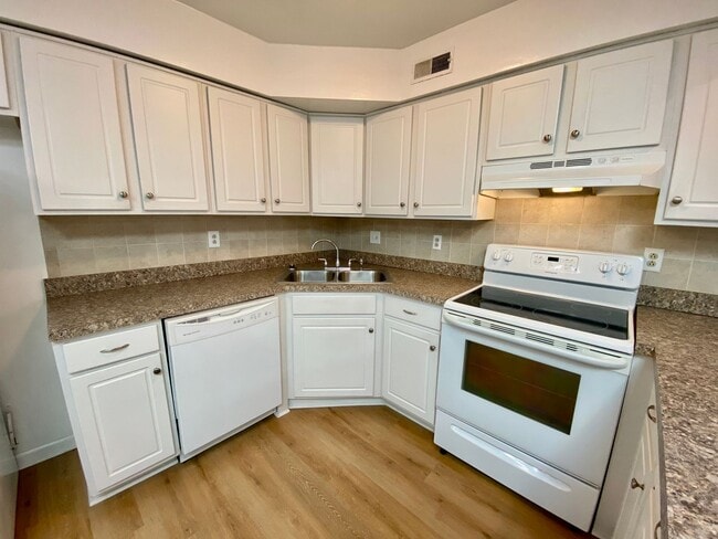 Building Photo - Spacious Condo One Mile to the Beach! One Living Level - Pet Friendly - Private Patio - Ready 05-...