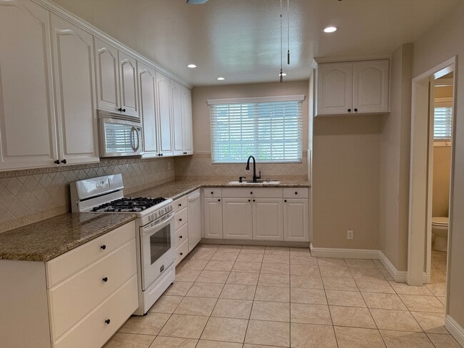 Building Photo - 2777 N Galley St