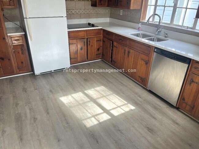 Building Photo - 1977 N Decatur Rd