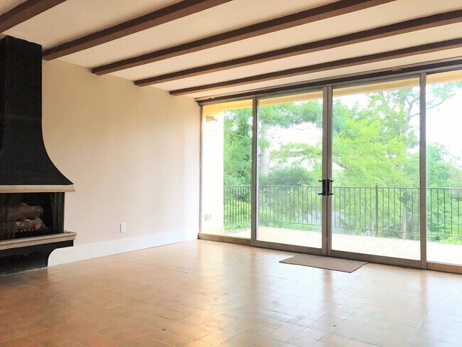 Building Photo - 4039 Kingston Pike