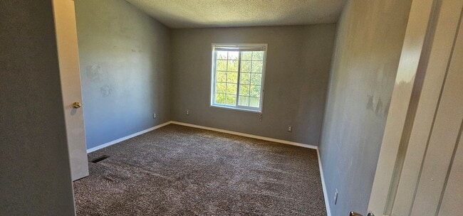 Building Photo - 510 S Circle Dr
