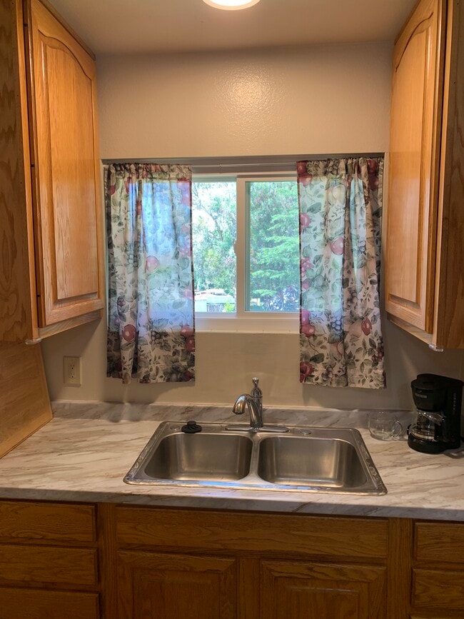 Building Photo - 1401 Via Lima