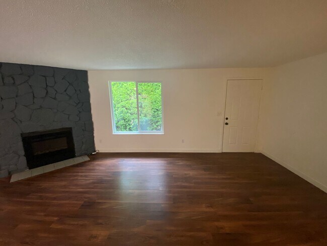 Building Photo - NKE1741