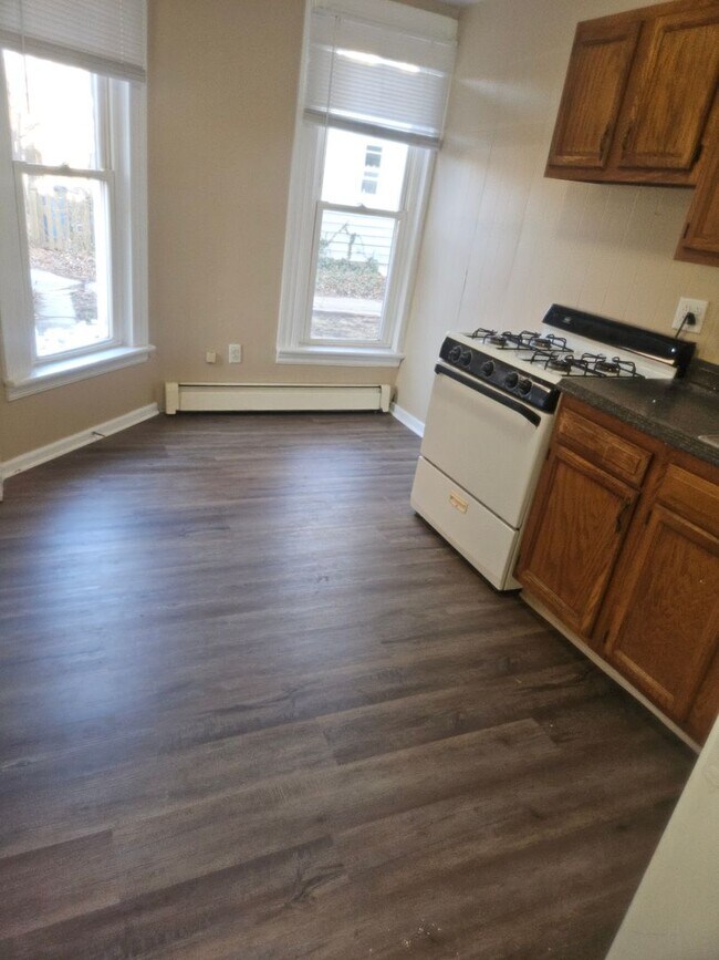 Building Photo - 1001 Lincoln Ave