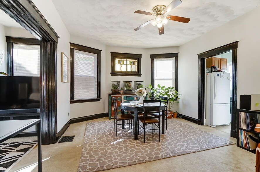 Building Photo - 985 Windsor St