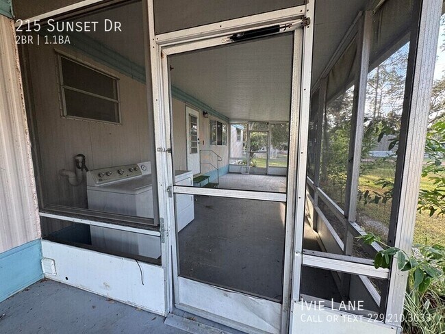 Building Photo - 215 Sunset Dr