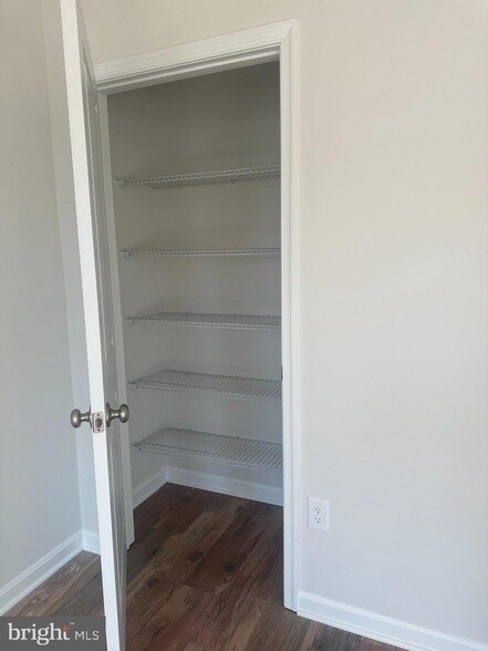 Building Photo - 440 Locust Run Dr