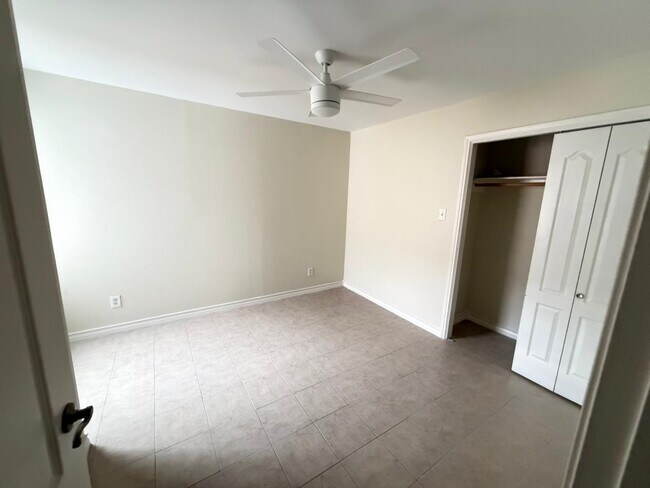 Building Photo - 411 Shiloh Dr