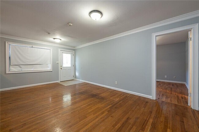Building Photo - 568 Stokeswood Ave SE
