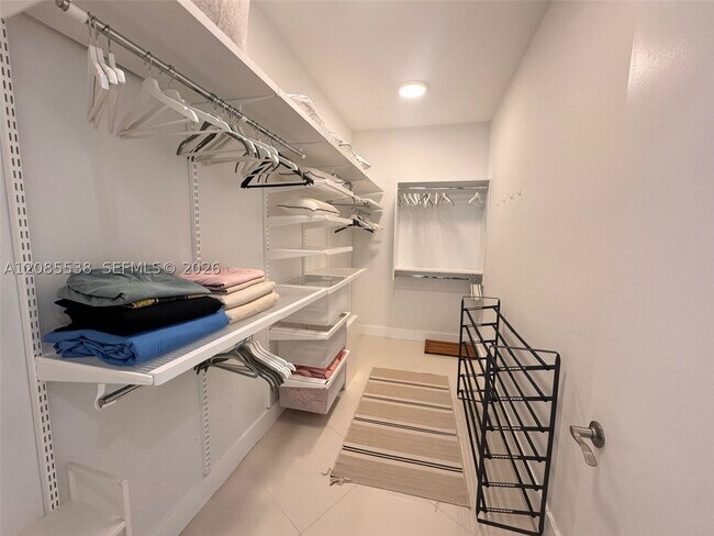Building Photo - 15901 Collins Ave
