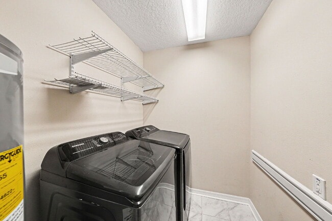 Building Photo - Comfortable 2-Bedroom Townhouse in Convenient Sheldon Creek