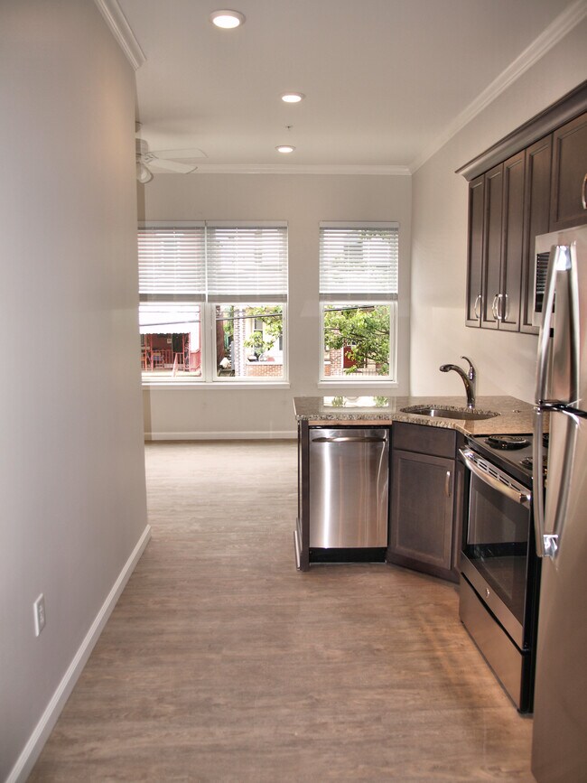 Building Photo - 352 Atwood St