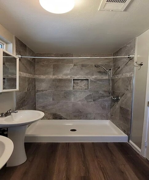 Walk in shower - 809 Badgley Dr