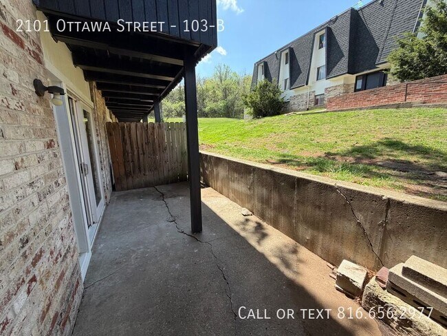 Building Photo - 2101 Ottawa St