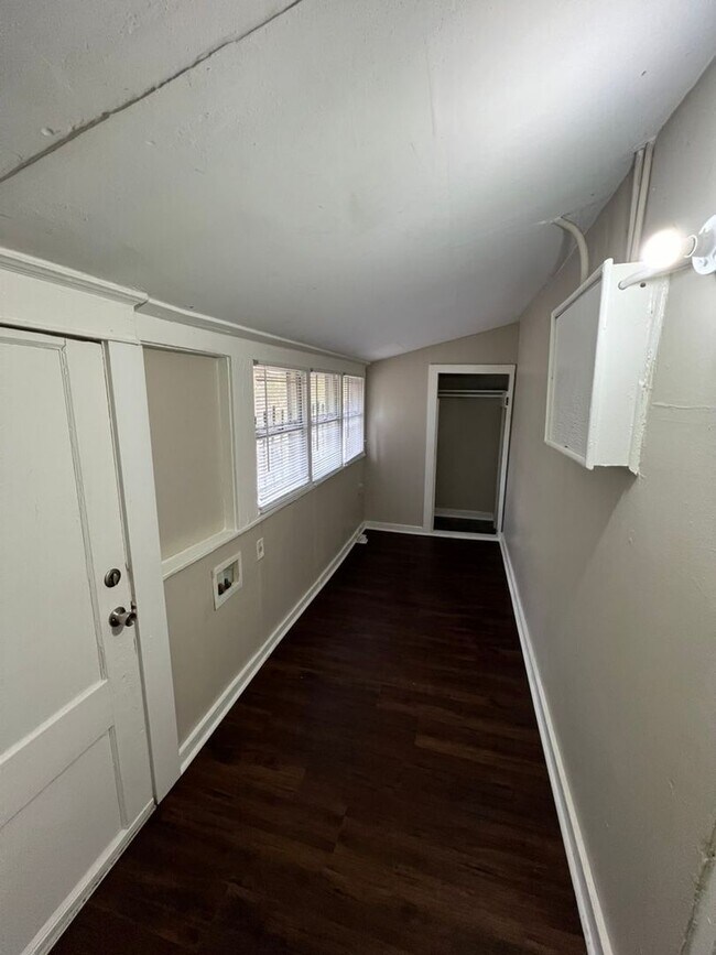 Building Photo - 554 Josephine St