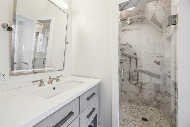 Building Photo - 2117 Chilton Rd