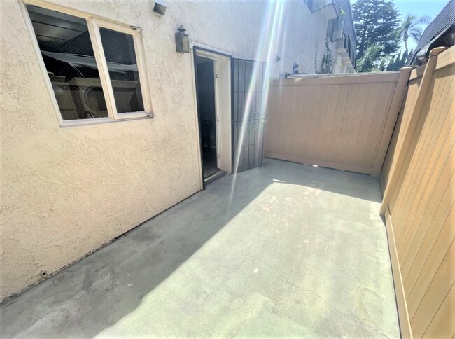 Building Photo - Cozy 2 bed 1.5 bath apartment in Santa Ana