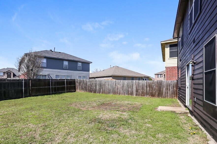 Building Photo - 7802 Mason Dells Dr