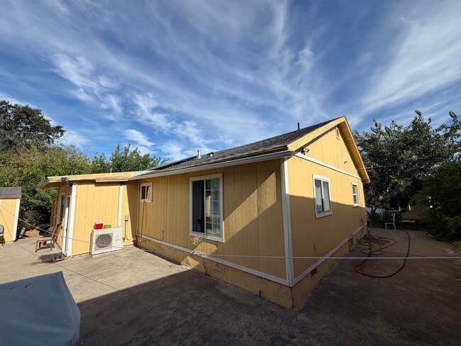 Building Photo - 1528 Los Robles Blvd