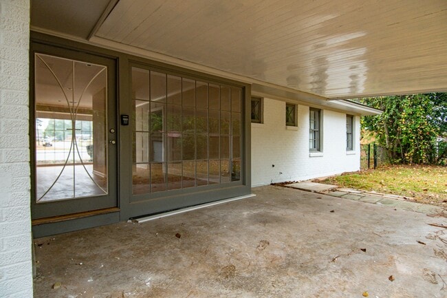 Building Photo - 895 Greg Dr