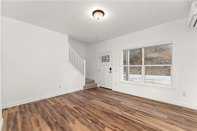 Building Photo - 379 Beaver St