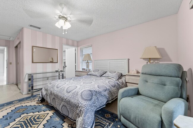 Building Photo - 6220 Kings Gate Cir